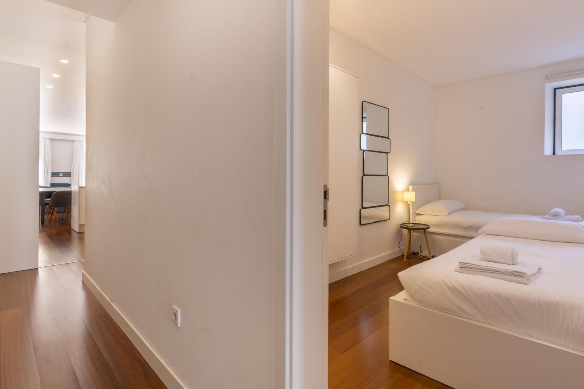 Modern 3Br, Terrace, Ac/Heating & Self Check-In Apartment Lisbon Bagian luar foto
