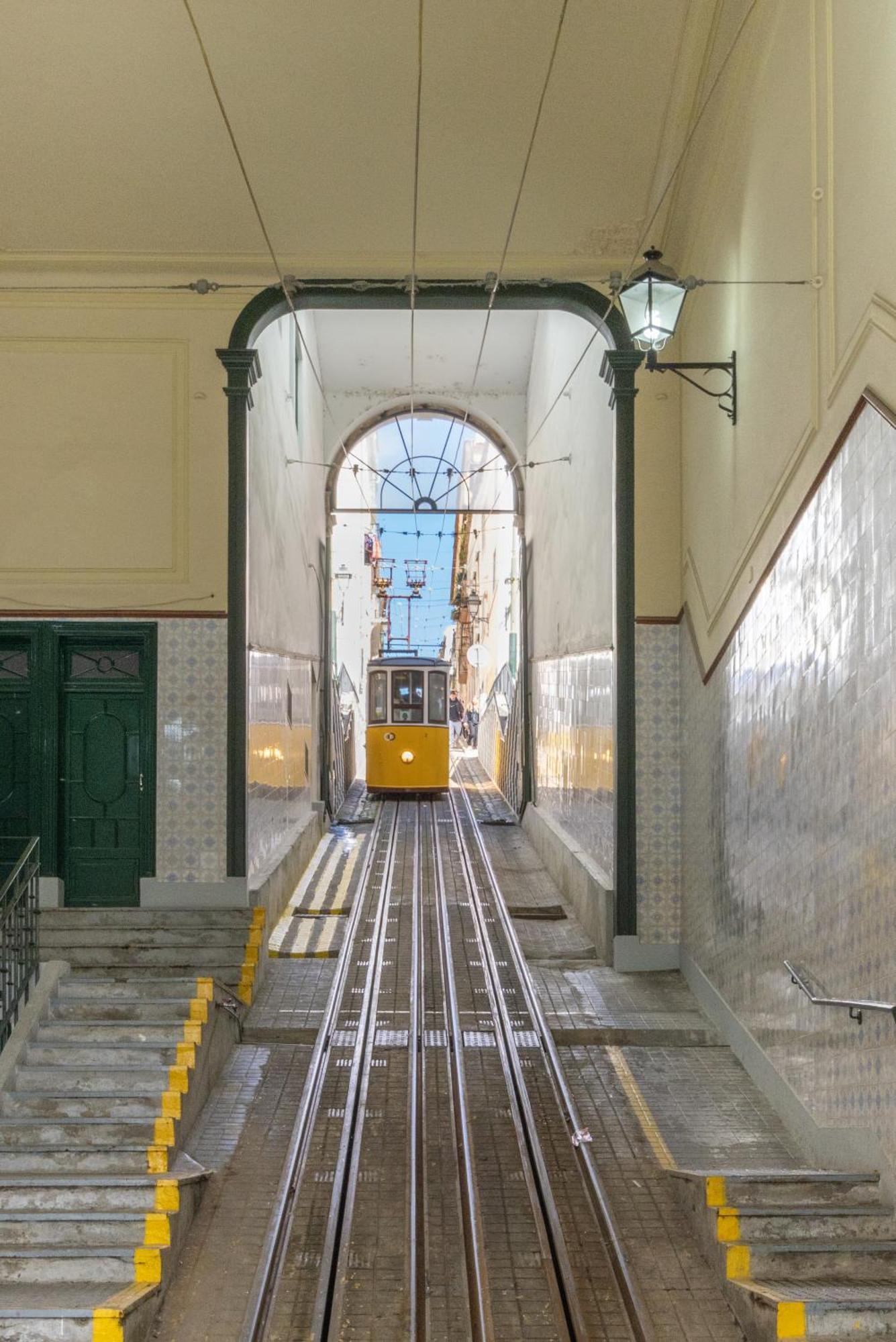 Modern 3Br, Terrace, Ac/Heating & Self Check-In Apartment Lisbon Bagian luar foto