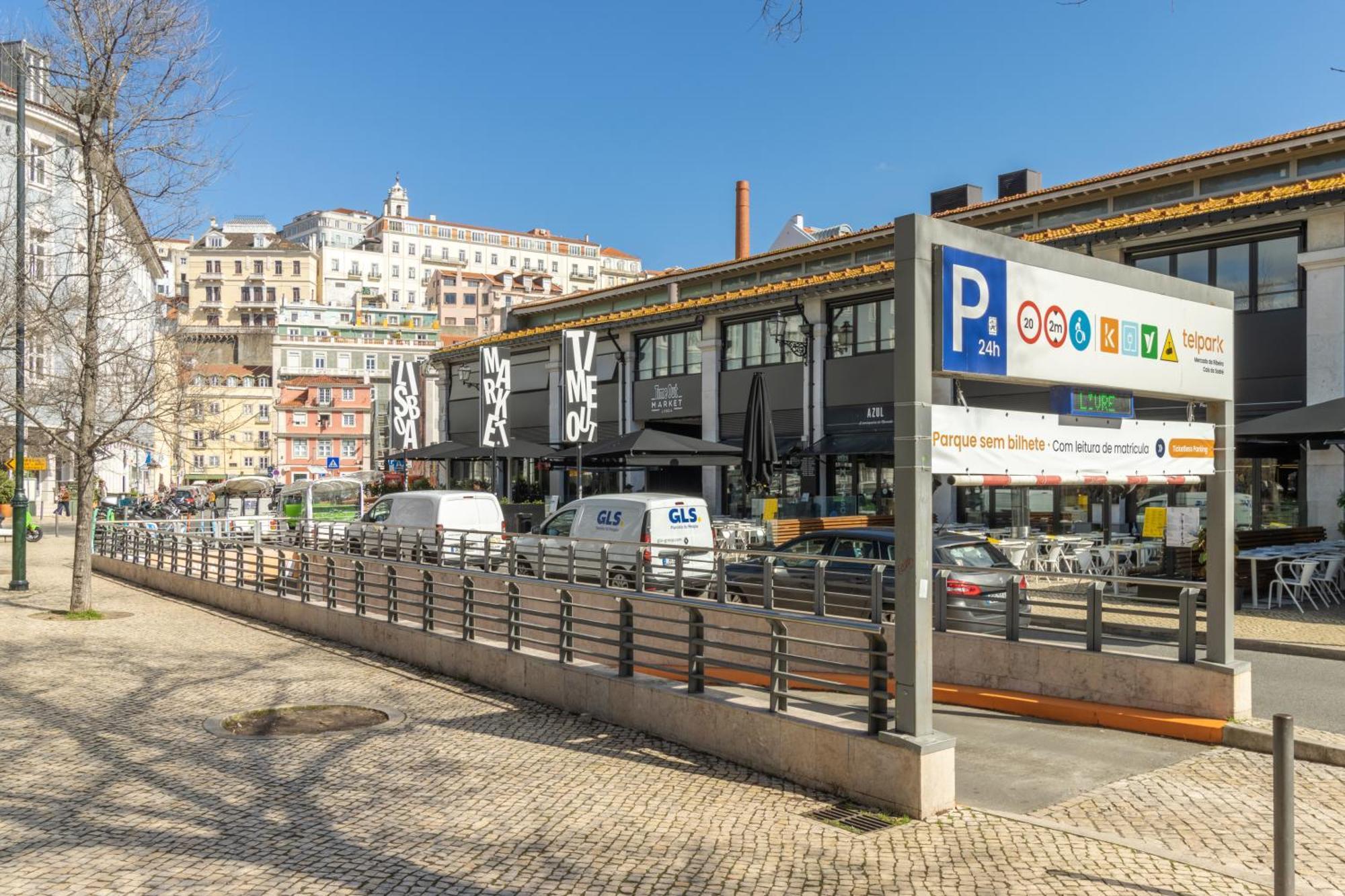 Modern 3Br, Terrace, Ac/Heating & Self Check-In Apartment Lisbon Bagian luar foto