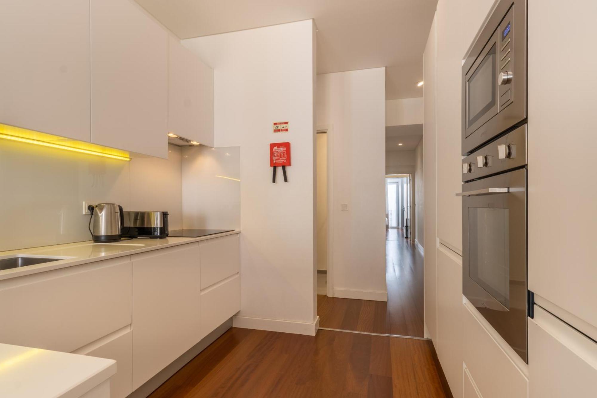Modern 3Br, Terrace, Ac/Heating & Self Check-In Apartment Lisbon Bagian luar foto