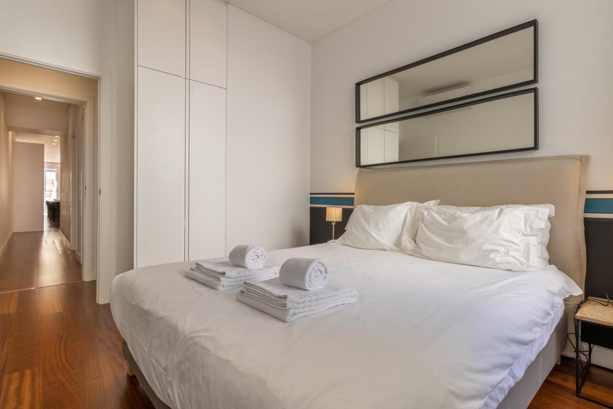 Modern 3Br, Terrace, Ac/Heating & Self Check-In Apartment Lisbon Bagian luar foto