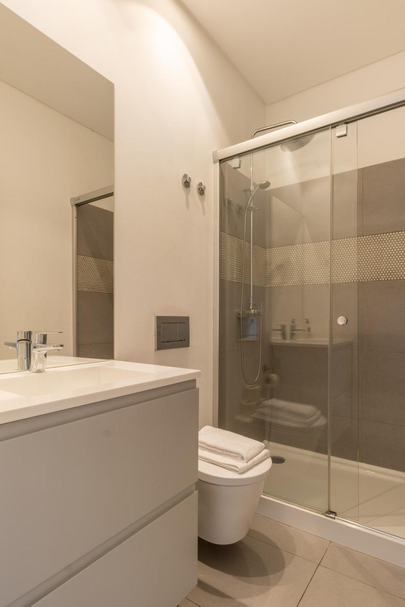 Modern 3Br, Terrace, Ac/Heating & Self Check-In Apartment Lisbon Bagian luar foto