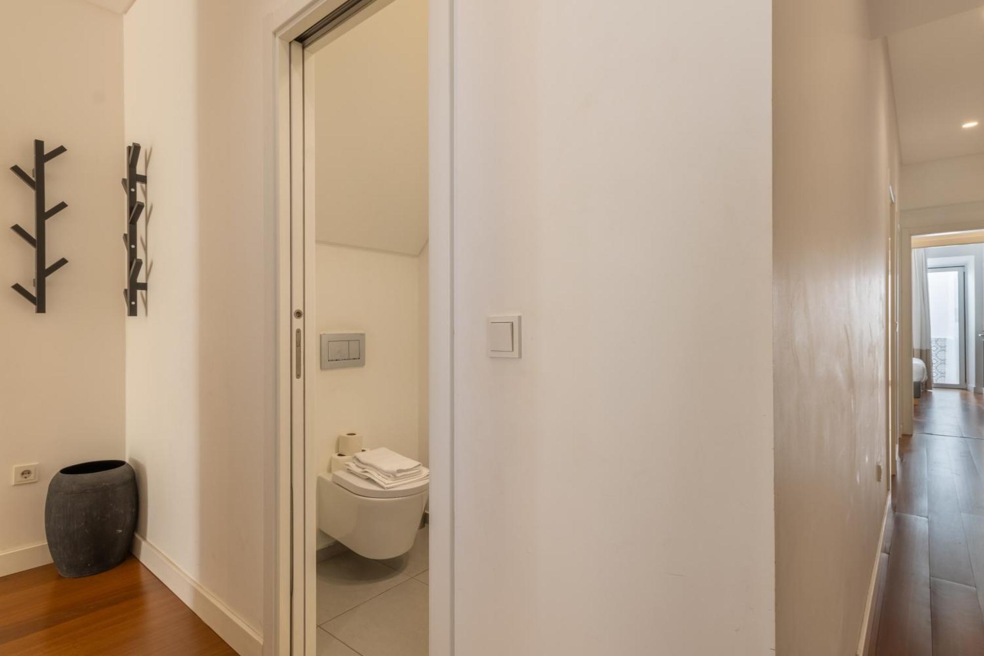 Modern 3Br, Terrace, Ac/Heating & Self Check-In Apartment Lisbon Bagian luar foto