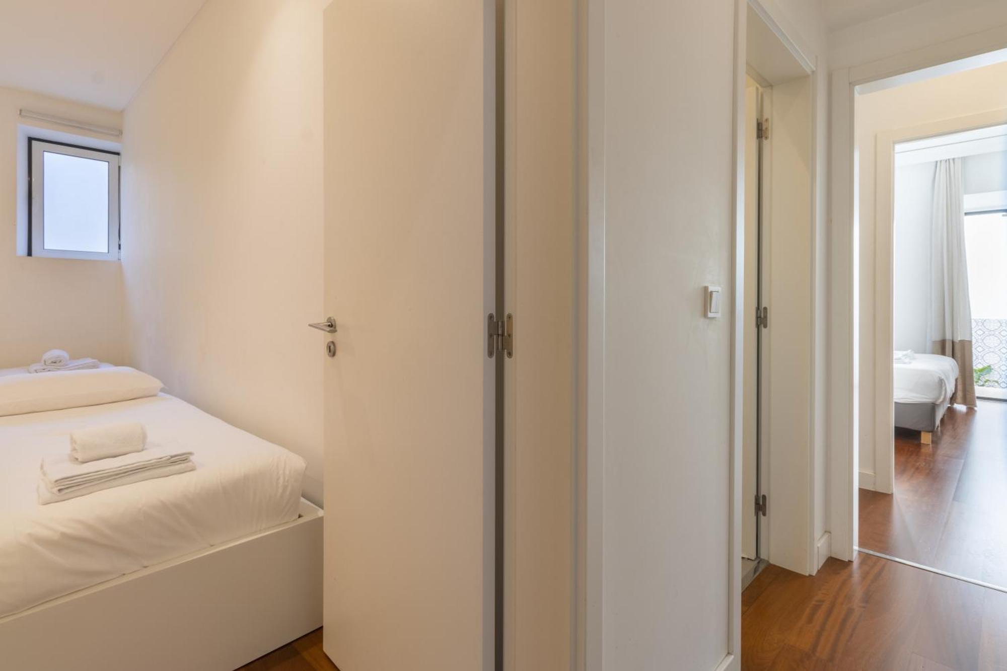 Modern 3Br, Terrace, Ac/Heating & Self Check-In Apartment Lisbon Bagian luar foto
