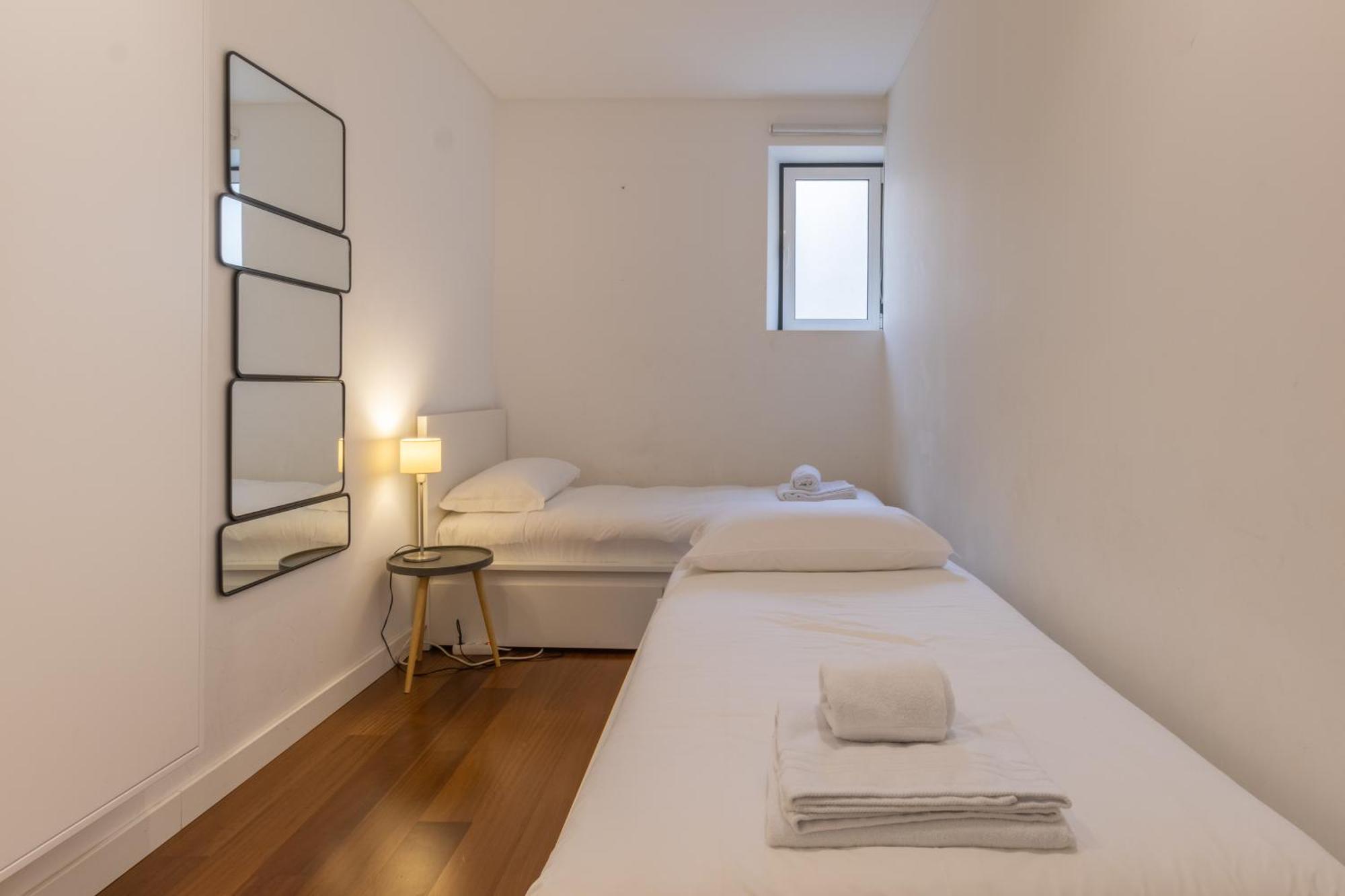 Modern 3Br, Terrace, Ac/Heating & Self Check-In Apartment Lisbon Bagian luar foto