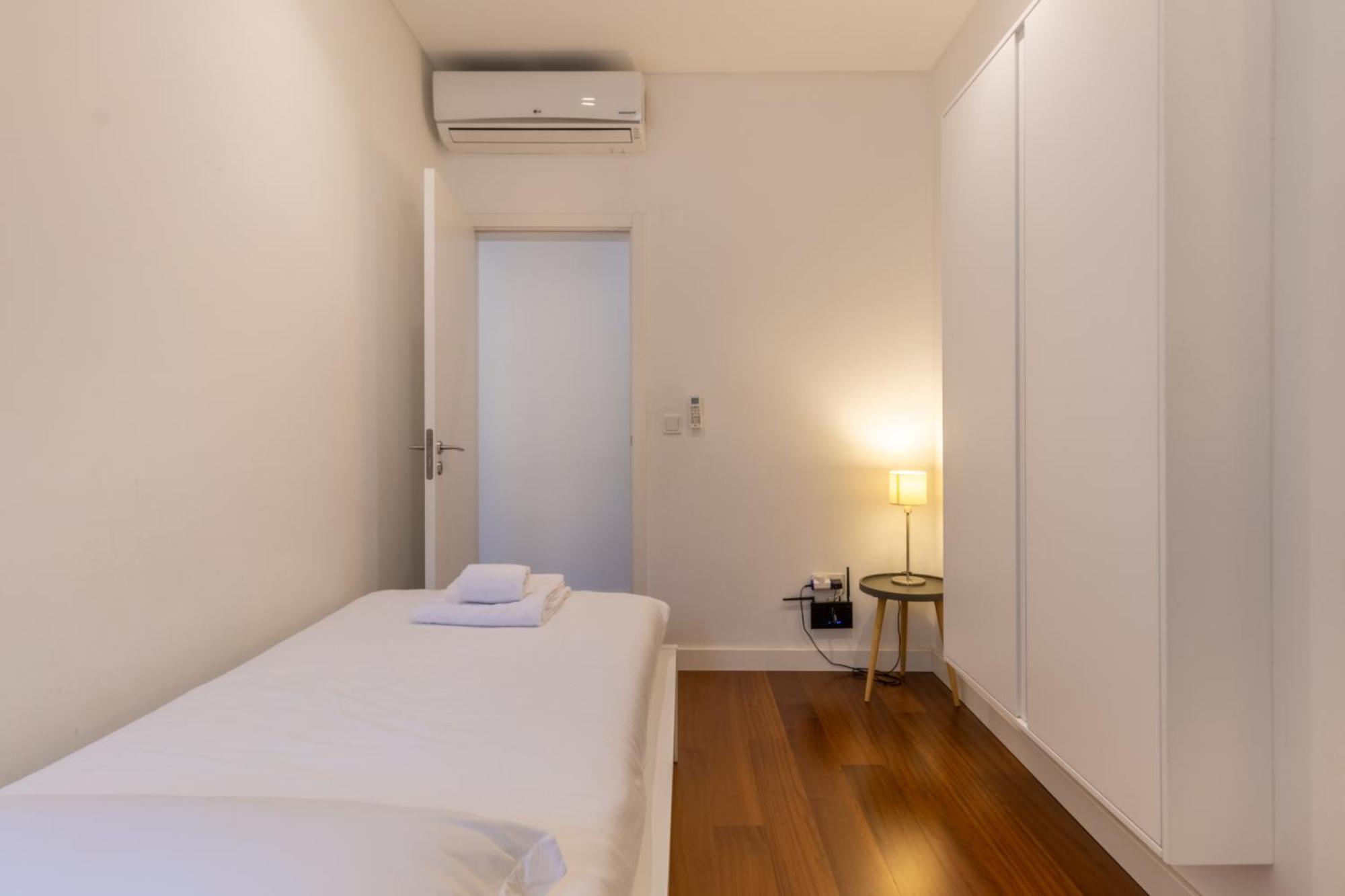 Modern 3Br, Terrace, Ac/Heating & Self Check-In Apartment Lisbon Bagian luar foto