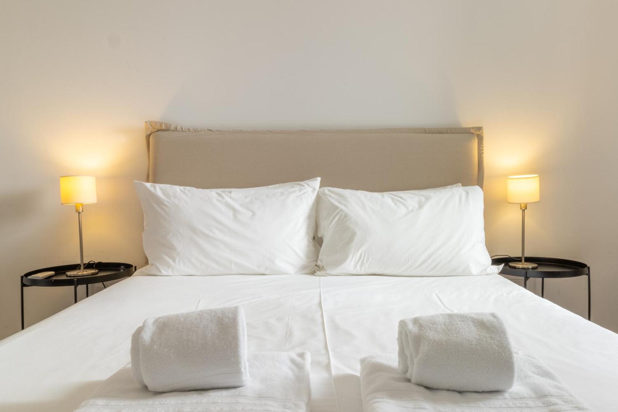Modern 3Br, Terrace, Ac/Heating & Self Check-In Apartment Lisbon Bagian luar foto