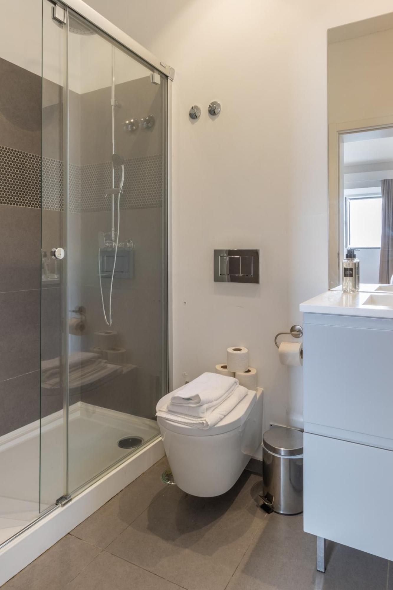 Modern 3Br, Terrace, Ac/Heating & Self Check-In Apartment Lisbon Bagian luar foto